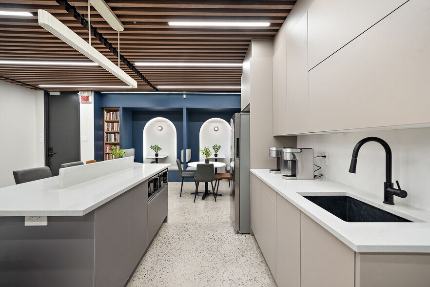 More Photos Of 9900 Boul Cavendish, Montréal Coworking Space