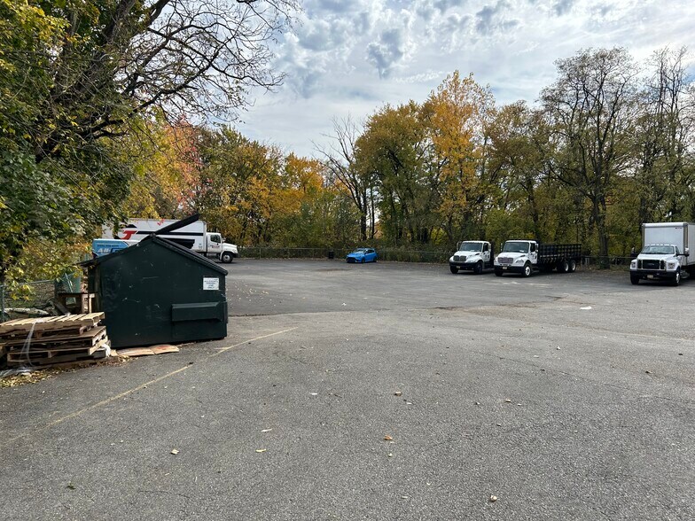 More Photos Of 10 Dell Glen Ave, Lodi Manufacturing For Lease