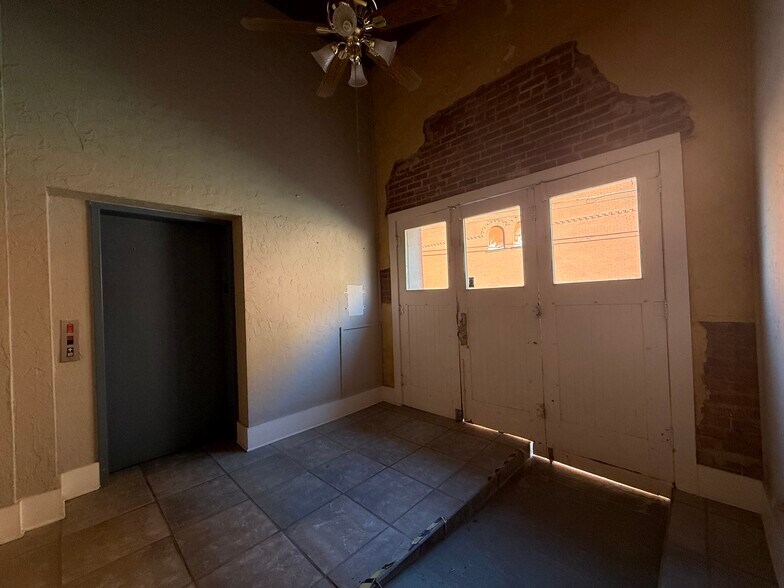 More Photos Of 200 W Main St, Ardmore Storefront Retail Office For Lease