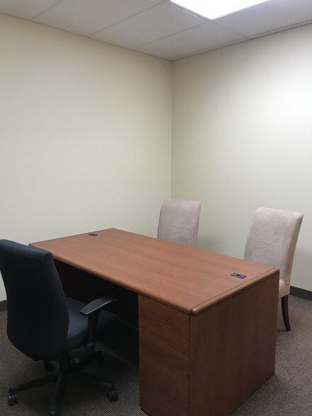 More Photos Of 1011 Surrey Ln, Flower Mound Office For Lease