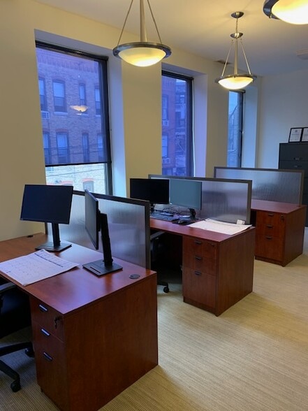 More Photos Of 760 N Ogden Ave, Chicago Office For Lease