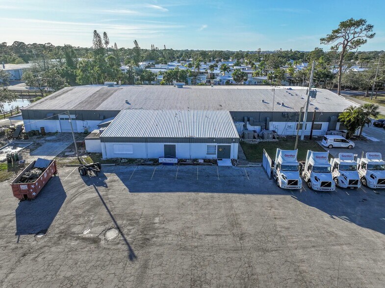 More Photos Of 1816 57th St, Sarasota Warehouse For Sale