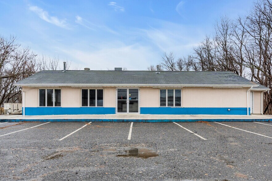More Photos Of 320 State Route 33, Manalapan Township Restaurant For Sale