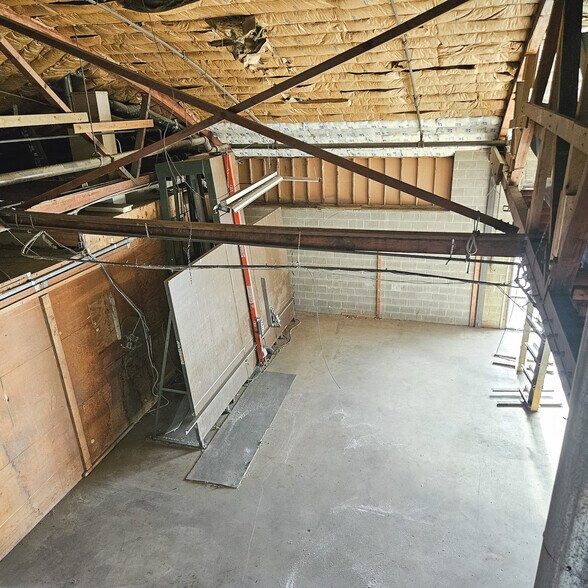 More Photos Of 350 Center St, Grayslake Warehouse For Sale