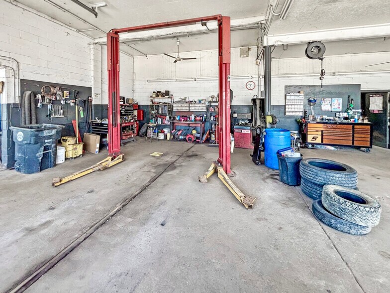 More Photos Of 1005 E Broadway St, Covington General Retail For Sale
