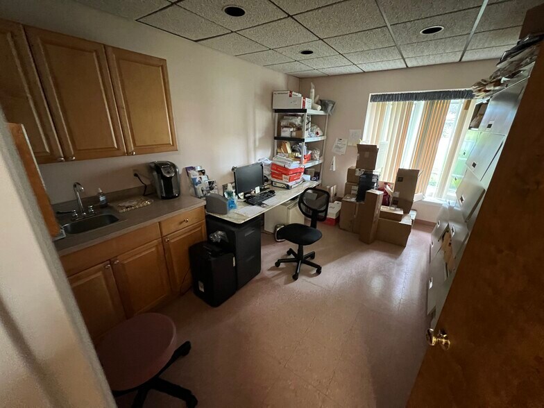 More Photos Of 971 US Highway 202 N, Branchburg Medical For Lease