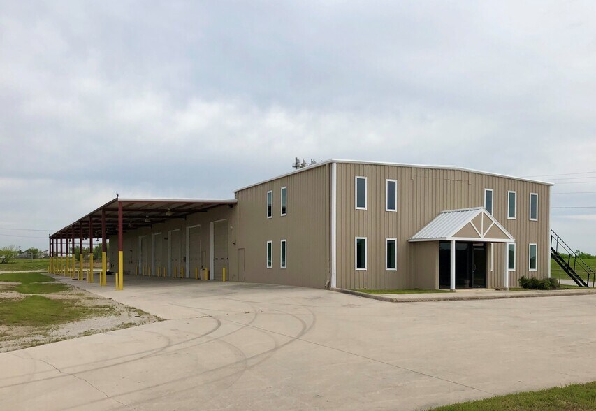 More Photos Of 212 Lake Rd, Bridgeport Industrial For Sale