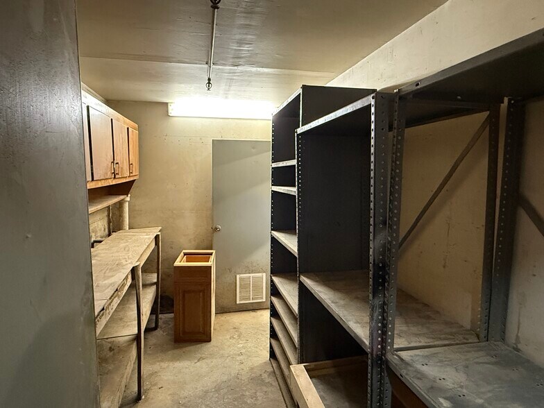 More Photos Of 11 Railroad Ave, Ridgefield Park Distribution For Lease