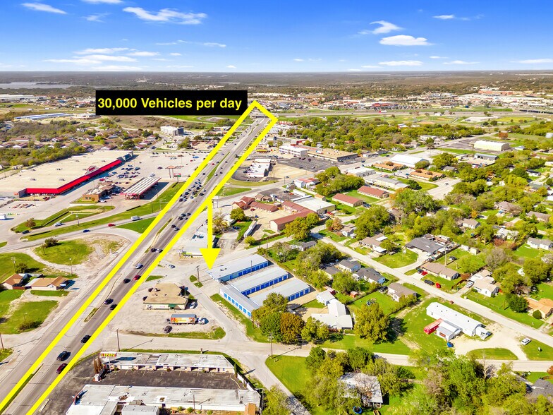 More Photos Of 5854 Buchanan St, Fort Worth Self Storage For Lease