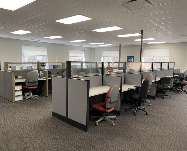 More Photos Of 420 Boul Armand-Frappier, Laval Medical For Lease