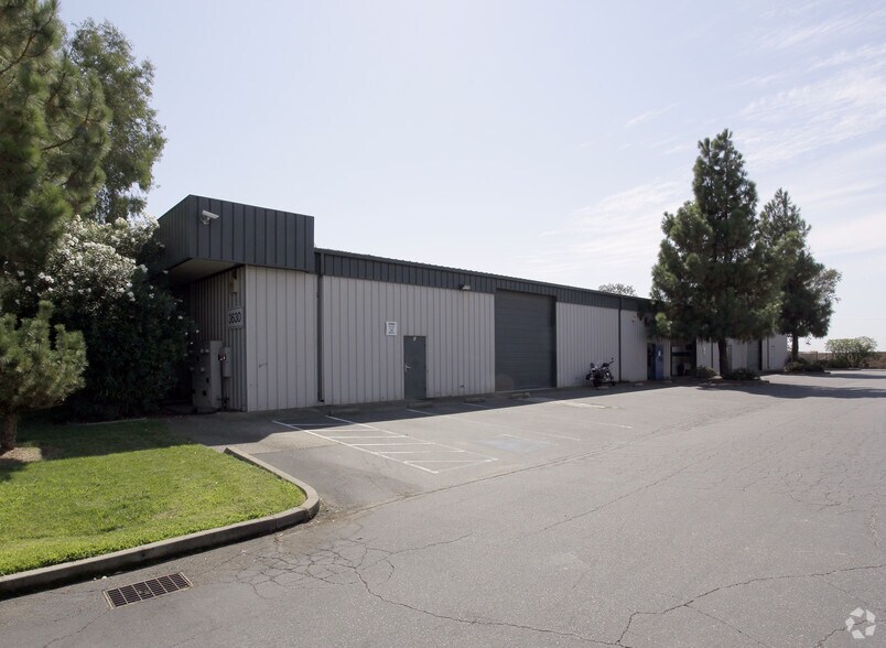 More Photos Of 3630 Cincinnati Ave, Rocklin Warehouse For Lease