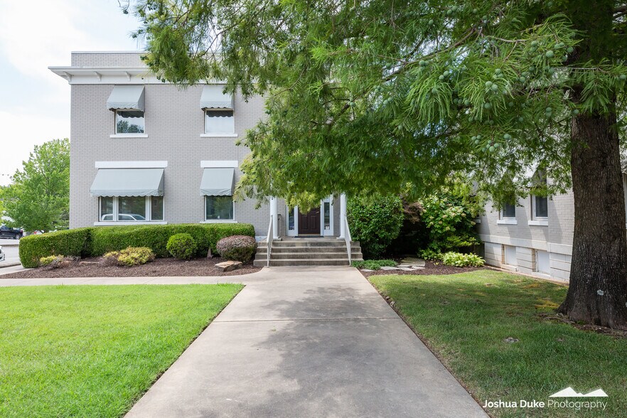 More Photos Of 215 N College Ave, Fayetteville Office For Lease
