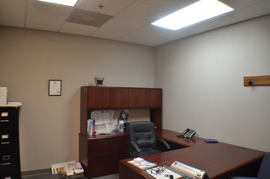More Photos Of 3120 Latrobe Dr, Charlotte Showroom For Lease