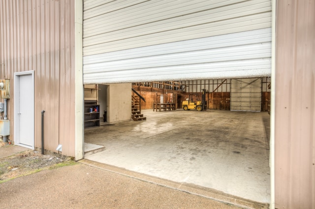 More Photos Of 220 S 9th St, Philomath Truck Terminal For Sale