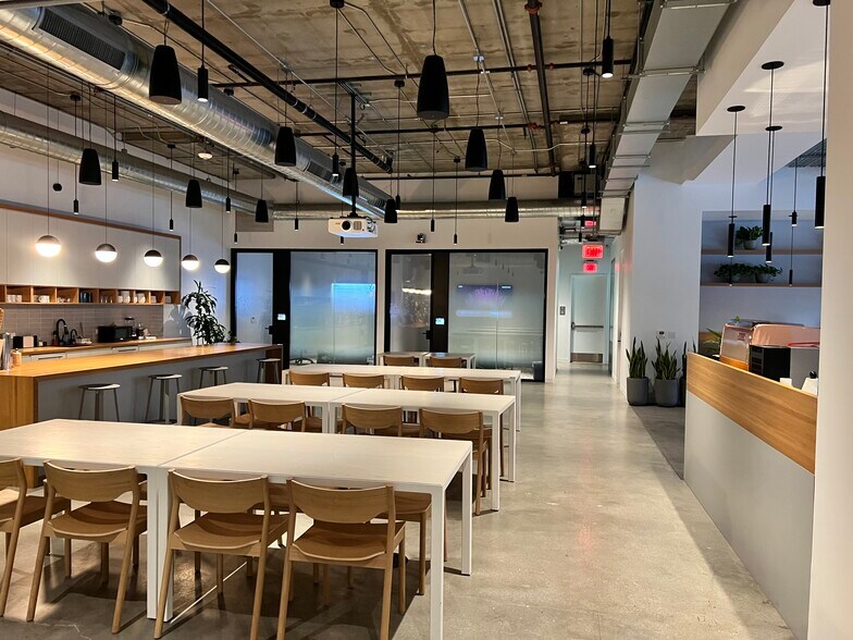 More Photos Of 7007 Romaine St, Los Angeles Office For Lease