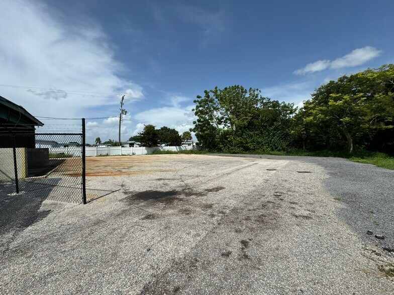 More Photos Of 1010 Us-27 Hwy, Sebring Office For Lease