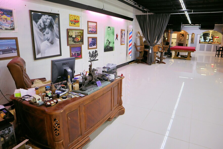 More Photos Of 395 S Ocoee St, Cleveland Showroom For Sale