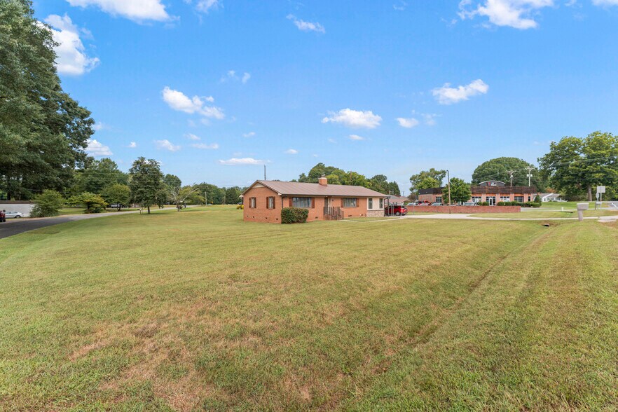 More Photos Of 128 Killian Farm Rd, Stanley Medical For Lease