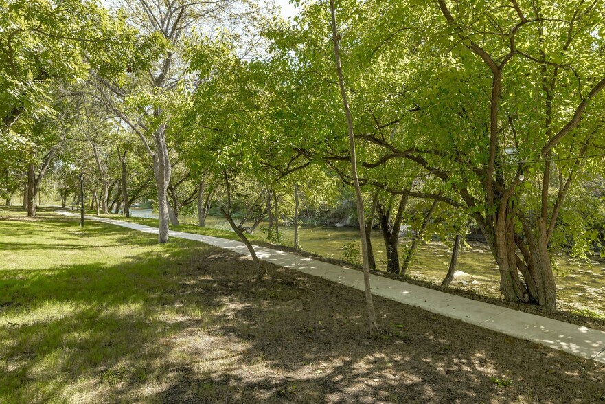 More Photos Of 1030 County Road 279, Liberty Hill Hotel For Sale