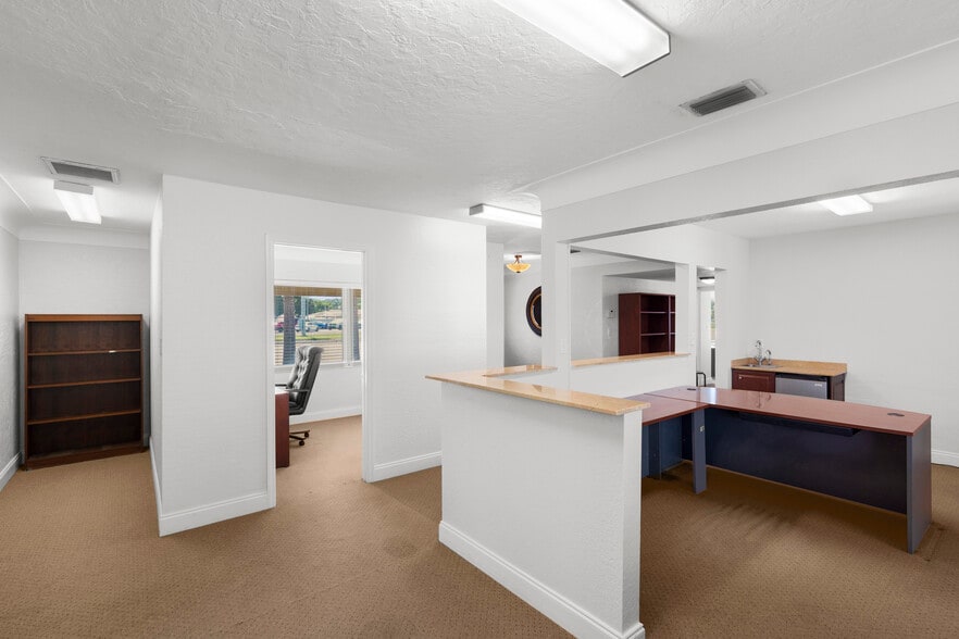 More Photos Of 2672 66th St N, Saint Petersburg Medical For Sale