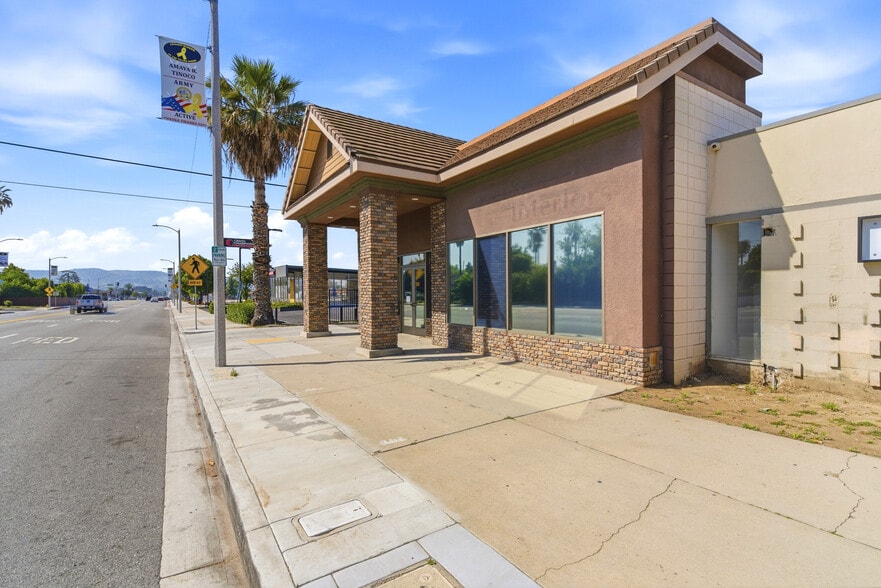 More Photos Of 215 S Citrus Ave, Covina Storefront For Lease