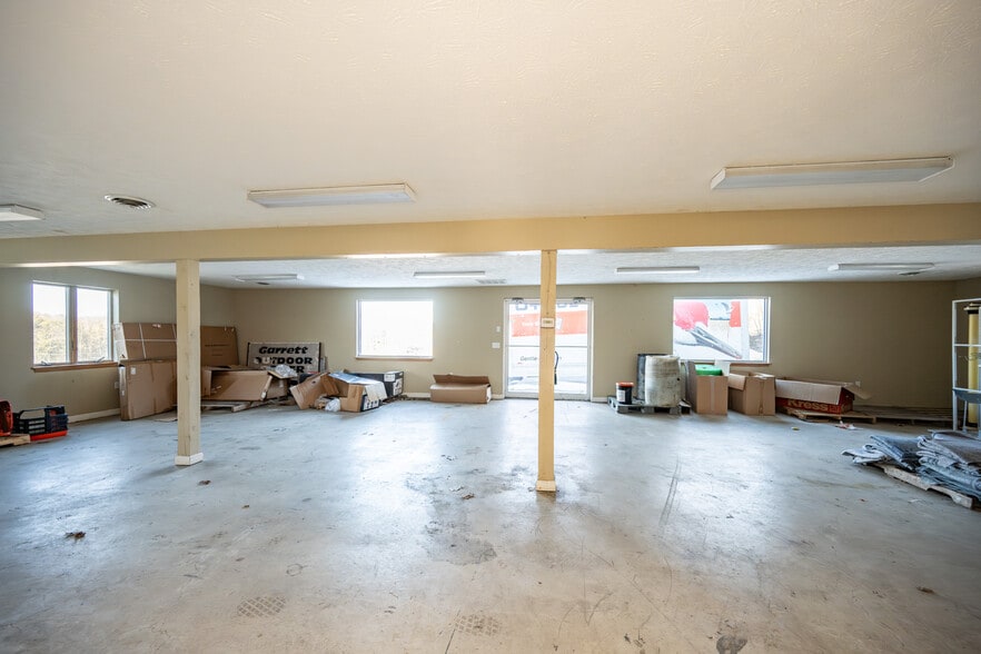 More Photos Of 19530 Garrett Hwy, Oakland Freestanding For Sale