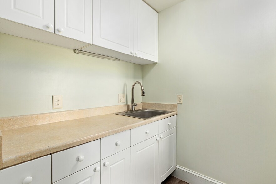 More Photos Of 238 E King St, Strasburg Storefront For Sale