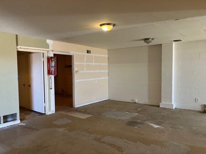 More Photos Of 2914 Poplar St, Oakland Manufacturing For Sale