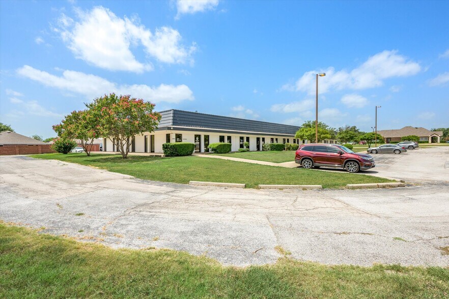 More Photos Of 2701 Osler Dr, Grand Prairie Medical For Sale