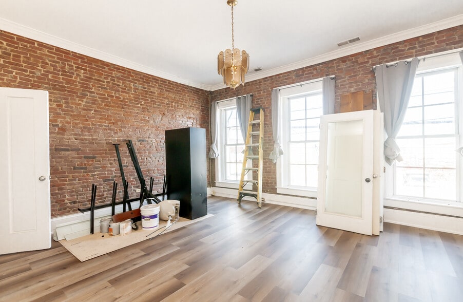 More Photos Of 1032 Story Ave, Louisville Bar For Lease