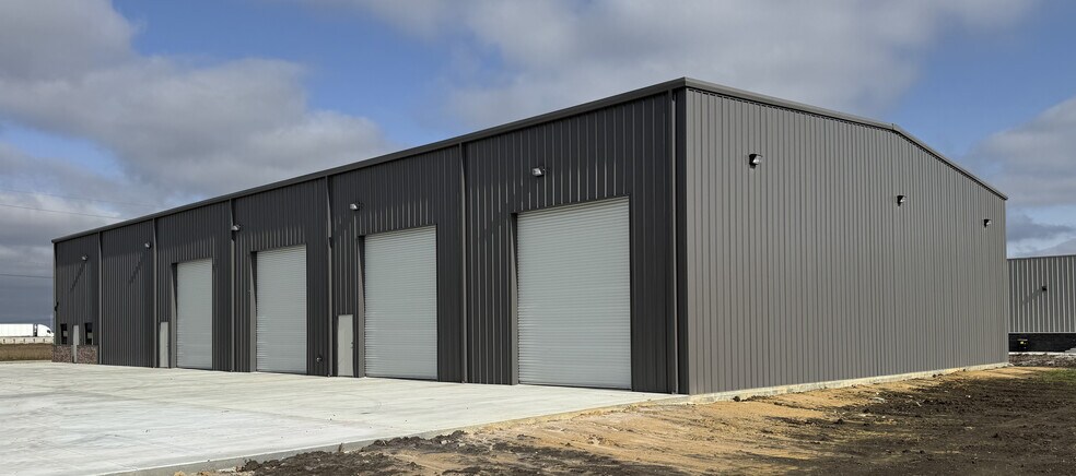 More Photos Of 8850 Industrial Pky, Beaumont Industrial For Lease