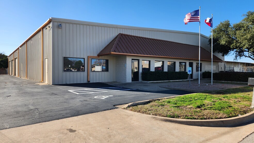 More Photos Of 1304 W Industrial Blvd, Round Rock Light Distribution For Sale