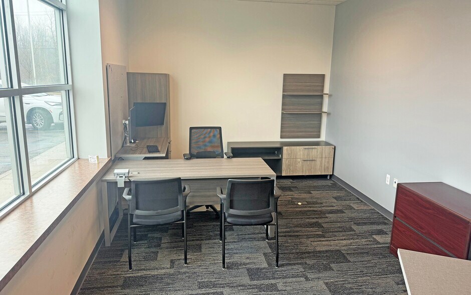 More Photos Of 27501 Hildebrandt Rd, Romulus Distribution For Lease