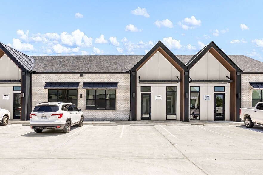 More Photos Of 1325 Main Street, Katy Medical For Sale