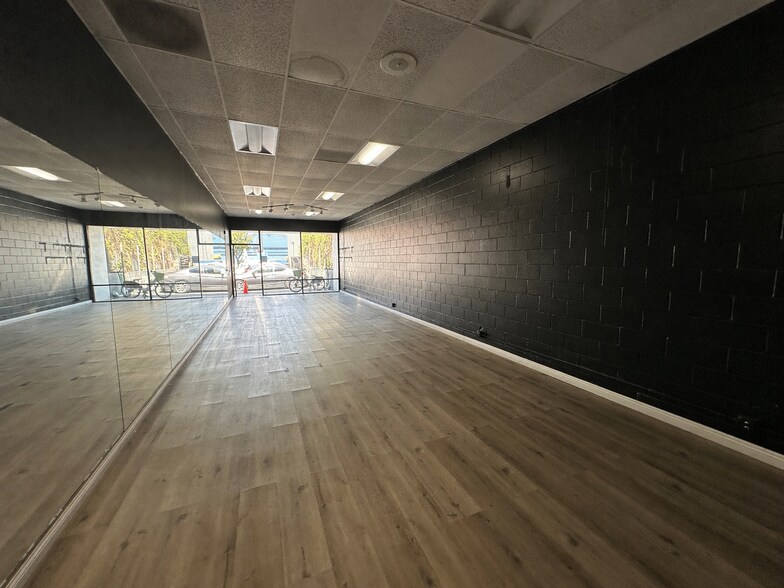 More Photos Of 5520-5530 Santa Monica Blvd, Los Angeles Freestanding For Lease