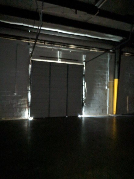 More Photos Of 650 Canion St, Austin Warehouse For Lease