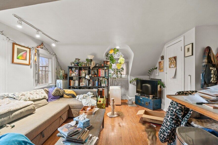 More Photos Of 3433 Guilford Ter, Baltimore Multifamily For Sale