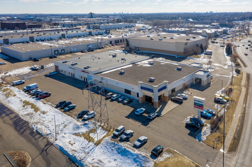 Primary Photo Of 2500 Cleveland Ave N, Roseville Freestanding For Sale