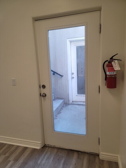 More Photos Of 571-583 W Center St, Pleasant Grove Office For Lease