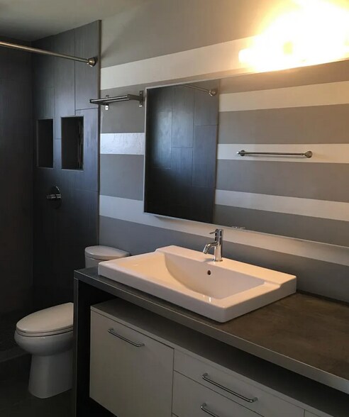 More Photos Of 2727 E Montecito Ave, Phoenix Multifamily For Sale