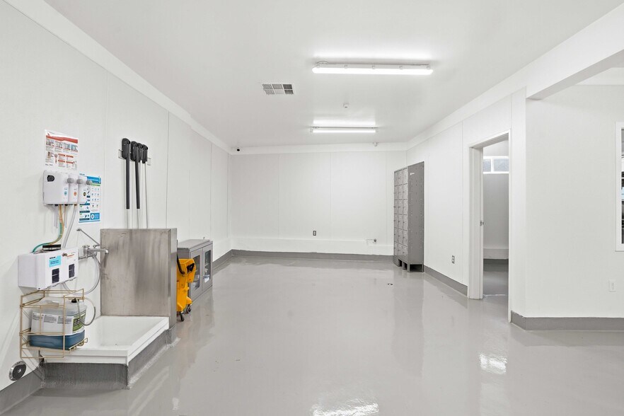 More Photos Of 14071 Polk St, Sylmar Food Processing For Lease
