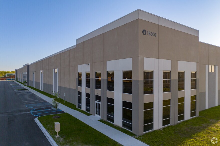 More Photos Of 18300 Vernier Rd, Harper Woods Distribution For Lease