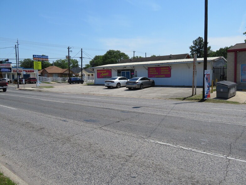 More Photos Of 602 Ssgt Macario Garcia Dr, Houston Storefront Retail Office For Sale