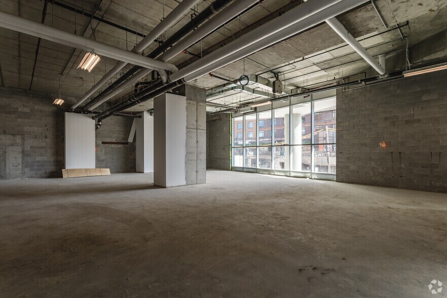 More Photos Of 3709 College Point Blvd, Flushing General Retail For Lease