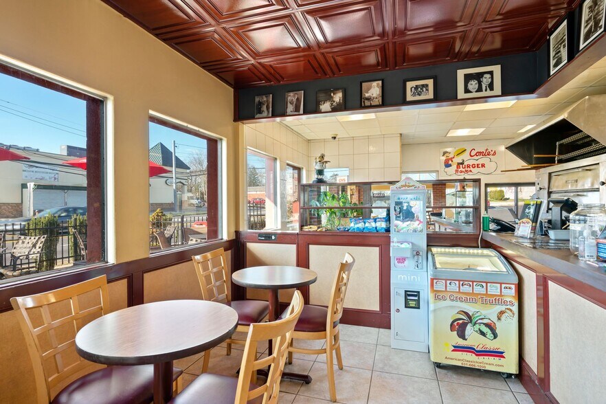 More Photos Of 76 E Pulaski Rd, Huntington Station Fast Food For Sale