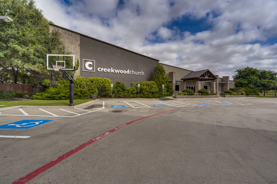 More Photos Of 260 N Miller Rd, Mansfield Religious Facility For Sale