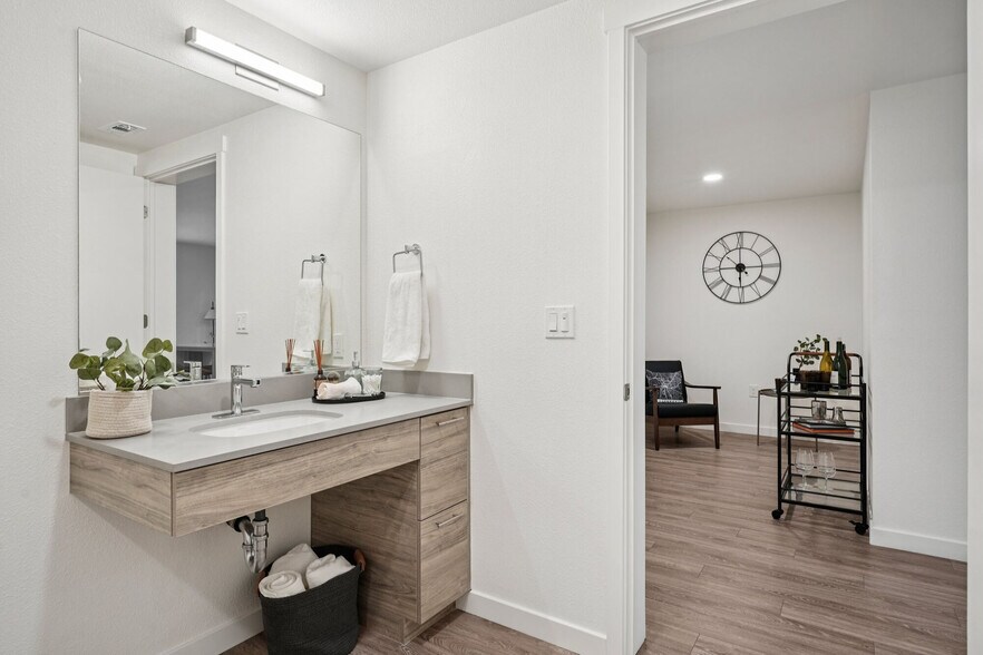 More Photos Of 1010 11th St, Sacramento Apartments For Lease