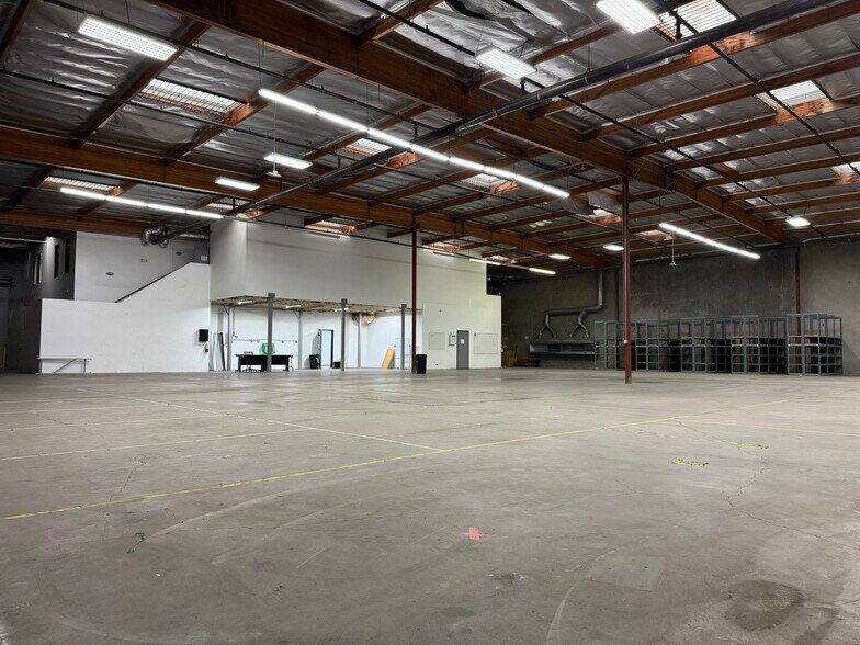 More Photos Of 17892- B Gothard St, Huntington Beach Manufacturing For Lease