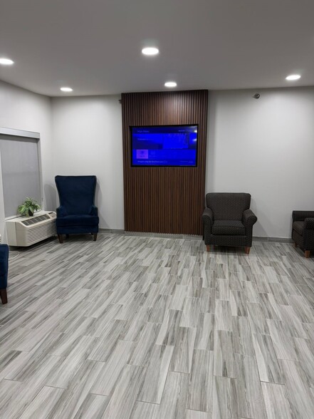 More Photos Of 16900 Halsted St, Harvey Hotel For Sale