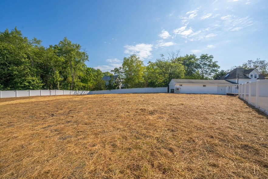 More Photos Of 40 Amboy Rd, Old Bridge Flex For Sale